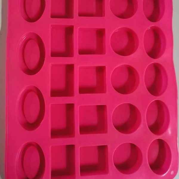 25 cavities, 5 shapes(pears, square, round, rectsngle,oval)